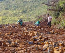 Pavimentação em estradas rurais facilitam a vida da população de Goioxim, no Oeste