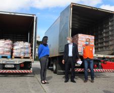 Servidores e parceiros do Sistema de Agricultura doam 11 toneladas de alimentos