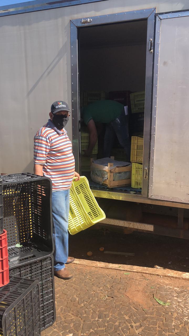 Alimentos da Cooperativa Matoriquense sendo entregues no Centro de Referência em Assistência Social de Altamira do Paraná