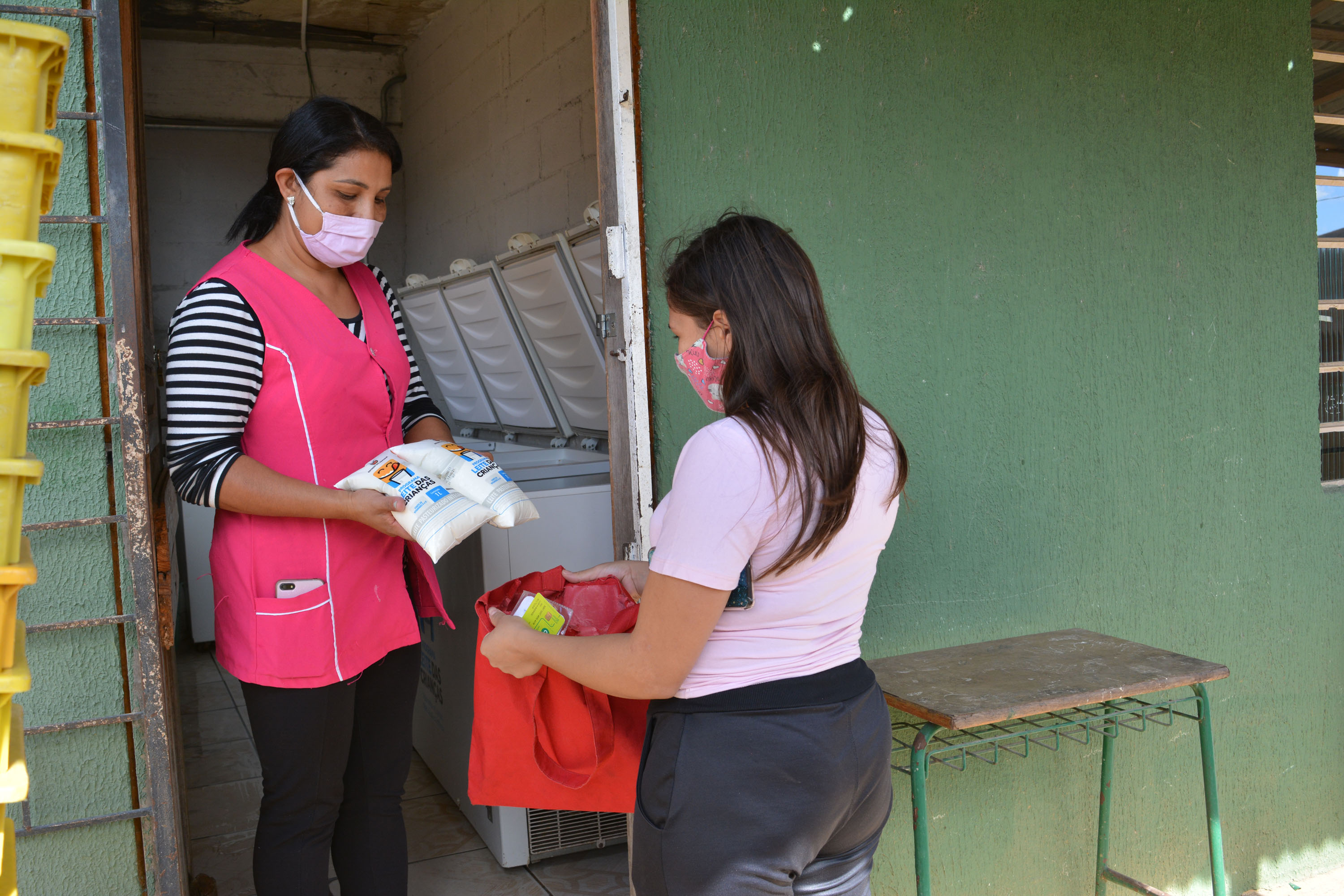 Programa estadual de distribuição de leite leva segurança alimentar ao Vale do Ribeira