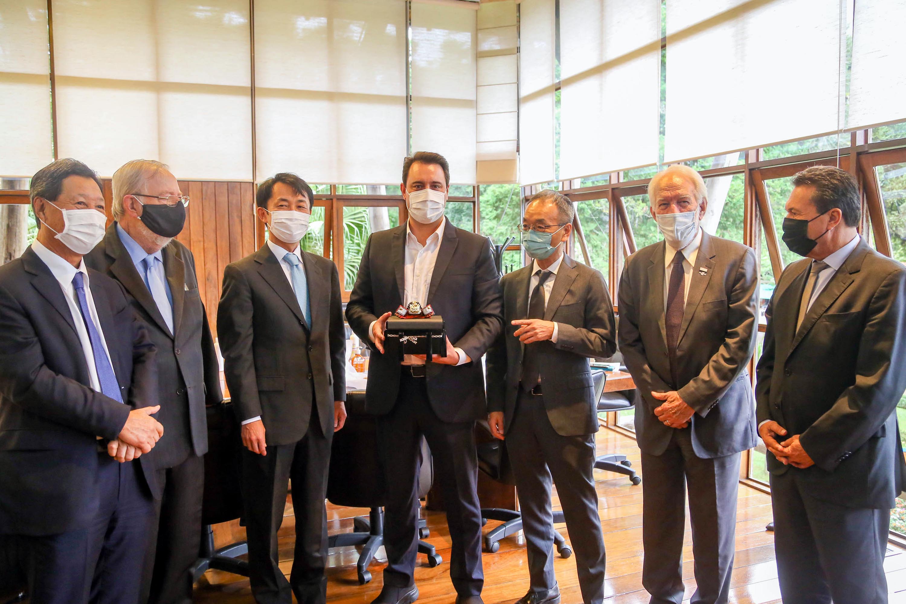 Em encontro com embaixador, governador manifesta intenção de exportar carne suína para o Japão