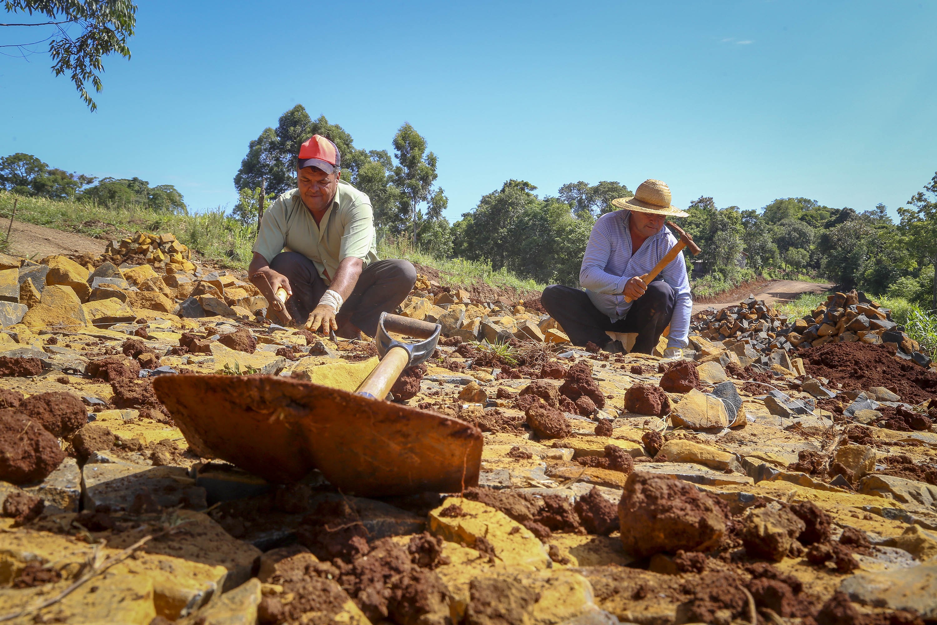 stado investe R$ 304 milhões na pavimentação de 1.000 km de estradas rurais em três anos