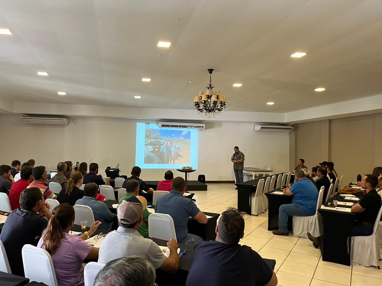 Adapar promove treinamento para servidores