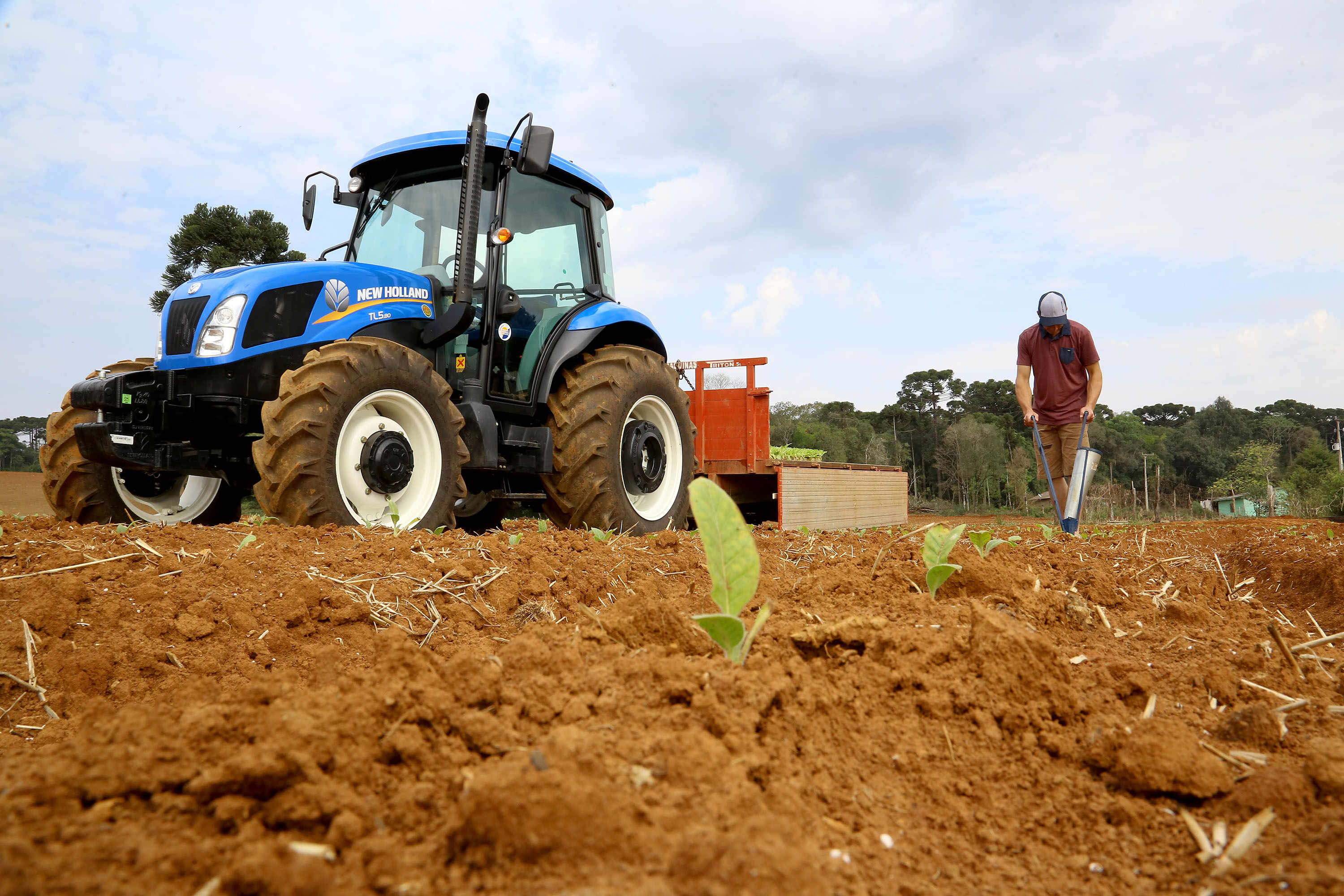 Em 2022, Estado liberou R$ 8,8 milhões em seguro rural e 1,5 mil veículos do Trator Solidário