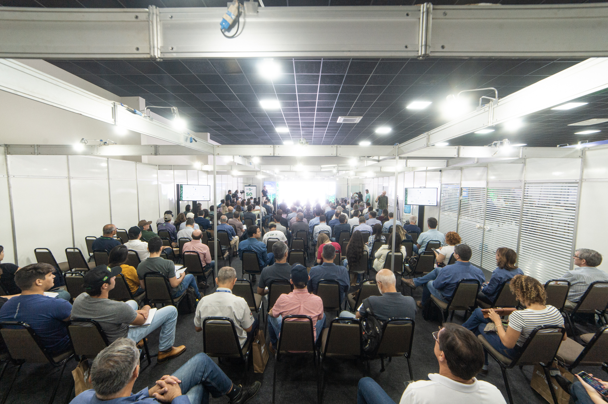 Produção de leite com sustentabilidade foi tema de debate na ExpoLondrina