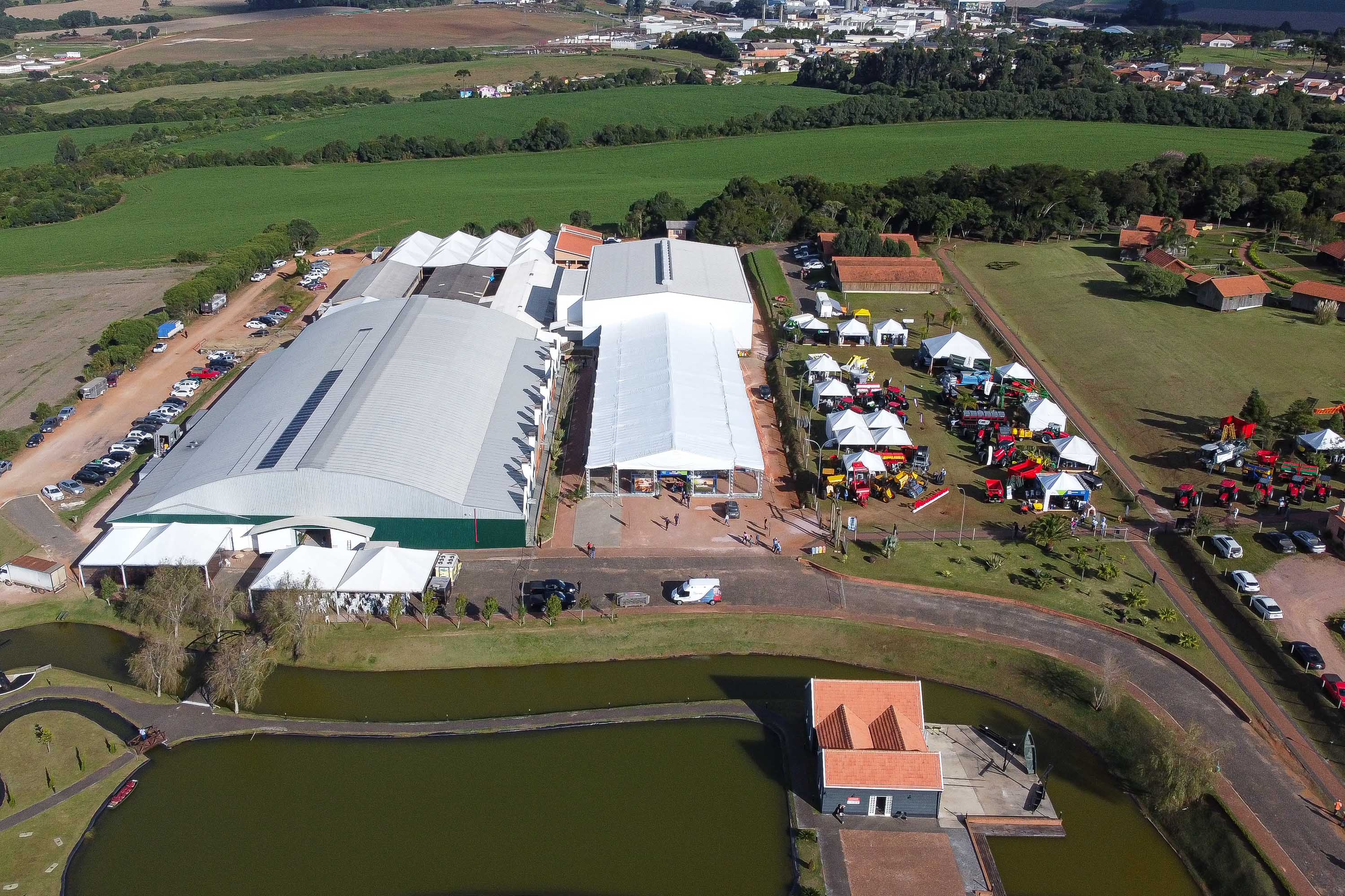 Em Carambeí, governador destaca cooperativismo e garante apoio ao agronegócio paranaense