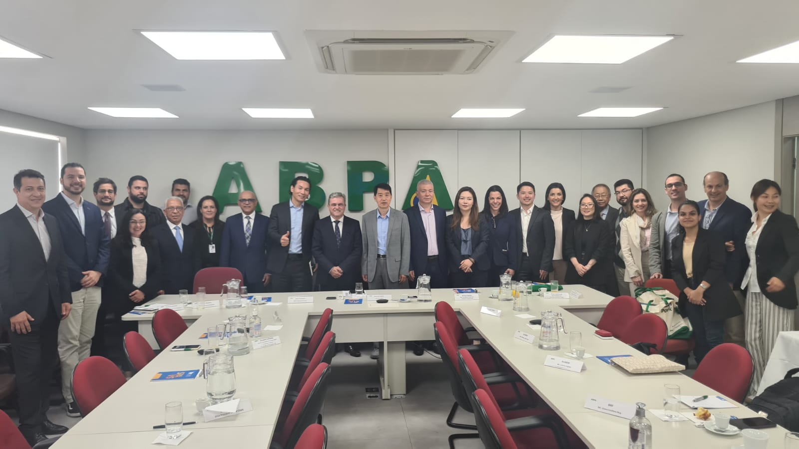 Paraná apresenta potencial produtivo e estrutura de defesa agropecuária e a autoridades chinesas