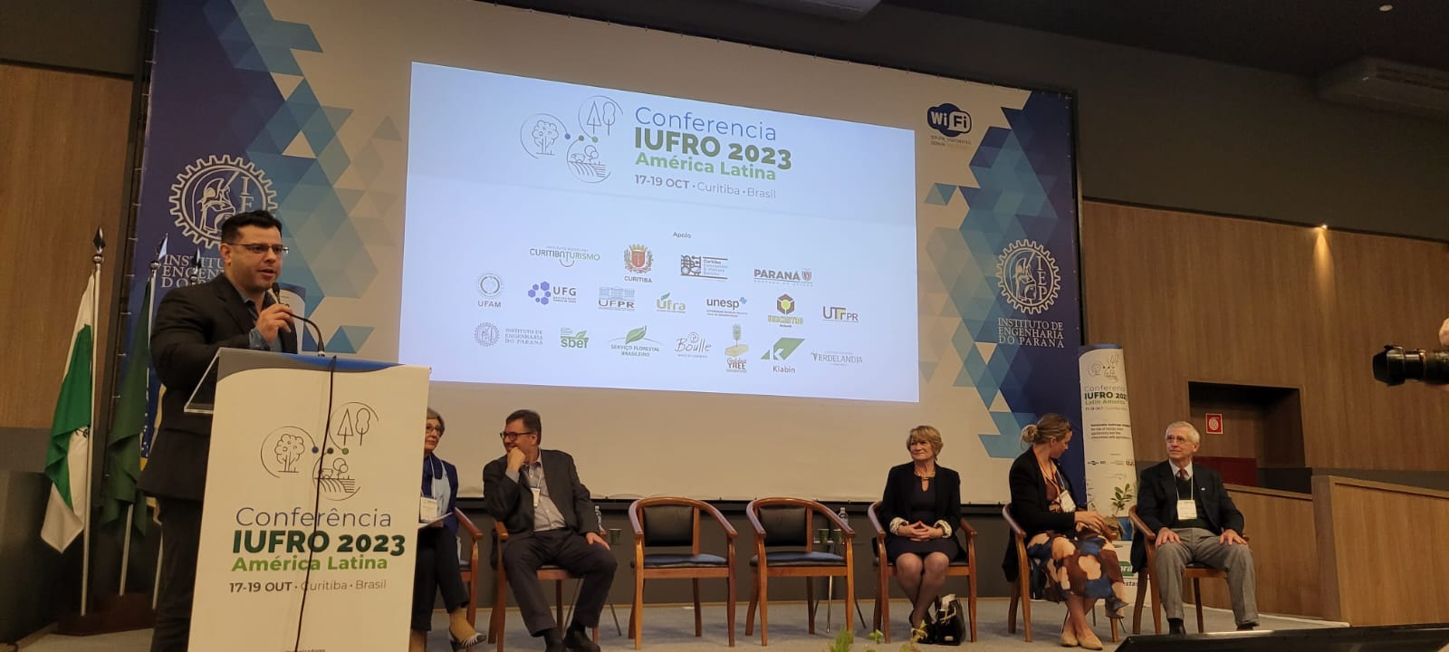 Sistema de Agricultura do Paraná participa de conferência internacional sobre manejo de florestas