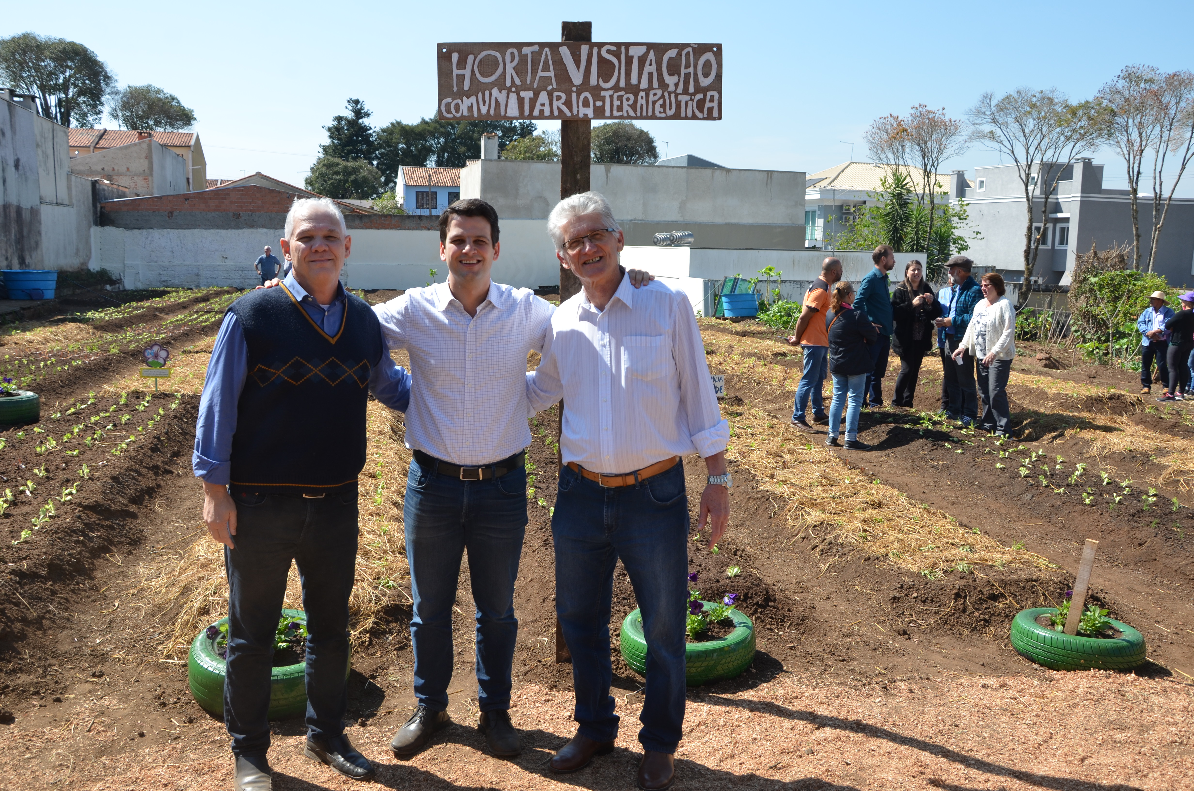 Secretário de Segurança Alimentar e Nutricional de Curitiba, Luiz Dâmaso Gusi, vice-prefeito de Curitiba, Eduardo Pimentel, e secretário de Estado da Agricultura e do Abastecimento, Norberto OPrtigara