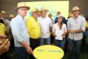 Governador entrega trator e painéis solares comprados por agricultores com auxílio do Estado
