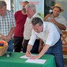 Secretário Marcio Nunes assina convênio em Umuarama para implantação de 40 estufas