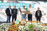  Ratinho Junior assina ordem de serviço do novo Mercado de Flores da Ceasa Curitiba