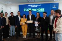 Ratinho Junior libera R$ 442 milhões para obras em 10 municípios do Paraná incluindo estradas rurais