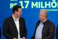 Ratinho Junior libera R$ 442 milhões para obras em 10 municípios do Paraná incluindo estradas rurais