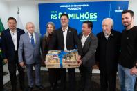 Ratinho Junior libera R$ 442 milhões para obras em 10 municípios do Paraná incluindo estradas rurais