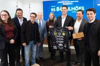 Ratinho Junior libera R$ 442 milhões para obras em 10 municípios do Paraná incluindo estradas rurais