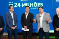 Ratinho Junior libera R$ 442 milhões para obras em 10 municípios do Paraná incluindo estradas rurais