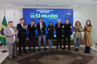 Ratinho Junior confirma R$ 741 milhões para infraestrutura urbana e rural de 12 municípios