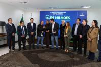 Ratinho Junior confirma R$ 741 milhões para infraestrutura urbana e rural de 12 municípios