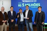 Ratinho Junior confirma R$ 741 milhões para infraestrutura urbana e rural de 12 municípios
