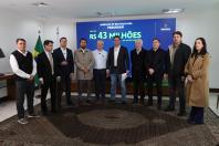 Ratinho Junior confirma R$ 741 milhões para infraestrutura urbana e rural de 12 municípios