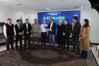 Ratinho Junior confirma R$ 741 milhões para infraestrutura urbana e rural de 12 municípios