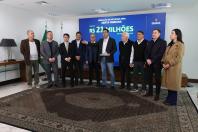 Ratinho Junior confirma R$ 741 milhões para infraestrutura urbana e rural de 12 municípios