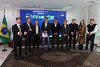 Ratinho Junior confirma R$ 741 milhões para infraestrutura urbana e rural de 12 municípios