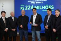 Ratinho Junior confirma R$ 741 milhões para infraestrutura urbana e rural de 12 municípios