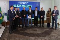 Ratinho Junior confirma R$ 741 milhões para infraestrutura urbana e rural de 12 municípios