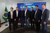 Ratinho Junior confirma R$ 741 milhões para infraestrutura urbana e rural de 12 municípios