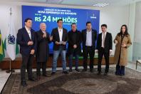 Ratinho Junior confirma R$ 741 milhões para infraestrutura urbana e rural de 12 municípios