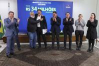 Ratinho Junior anuncia R$ 221 milhões em obras e investimentos para 9 cidades