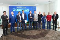 Ratinho Junior confirma quase R$ 890 milhões para obras e investimentos em 12 municípios