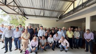 cerimônia de entrega de equipamentos do Programa Coopera Paraná para a Cooperativa da Agricultura Familiar Rural