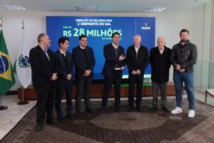 Ratinho Junior confirma R$ 565,6 milhões para 11 municípios do Estado
