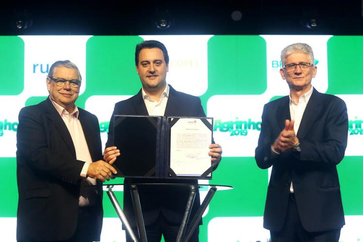 Acesse a galeria de fotos Estado e Faep renovam parceria para o Agrinho