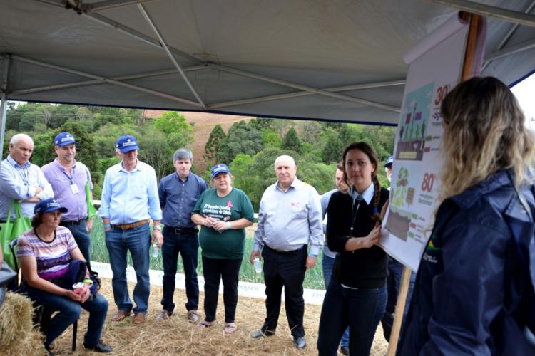 Plantio direto é tema de evento de agricultores em Quitandinha