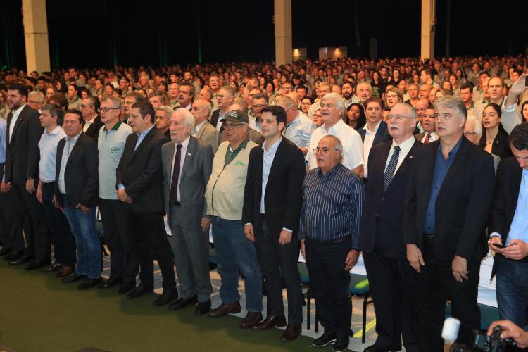 Encontro organizado pelo Sistema Faep/Senar destacou a modernização energética na área rural e na suspensão da vacinação contra a aftosa do rebanho paranaense como apostas do Estado para o desenvolvimento do setor.