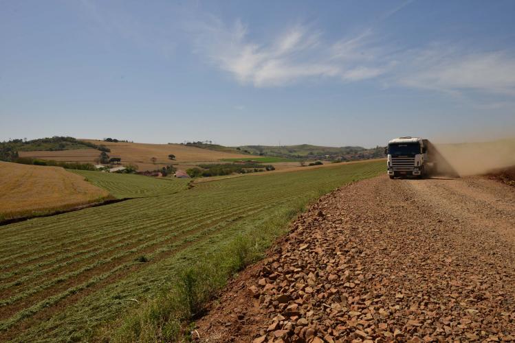 Serão adquiridos equipamentos e veículos beneficiando em torno de 13.400 agricultores. Governo do Estado dará contrapartida de R$ 7,2 milhões.