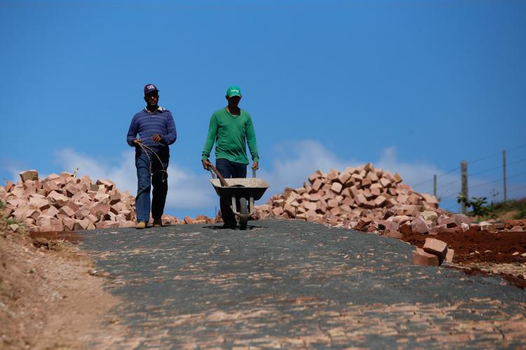 Pavimentação poliédrica em paralelepipedo rodovia oscar fogaça leite em ribeirao claro.