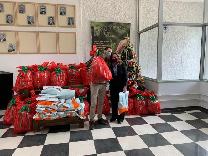 Seab entrega cestas para colaboradores terceirizados