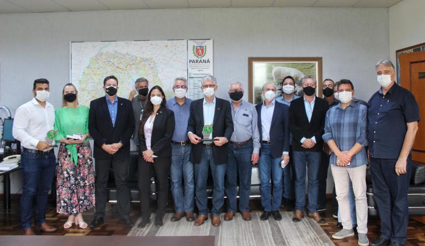 Sinvet homenageia Seab e Adapar em razão dos serviços prestados no Paraná