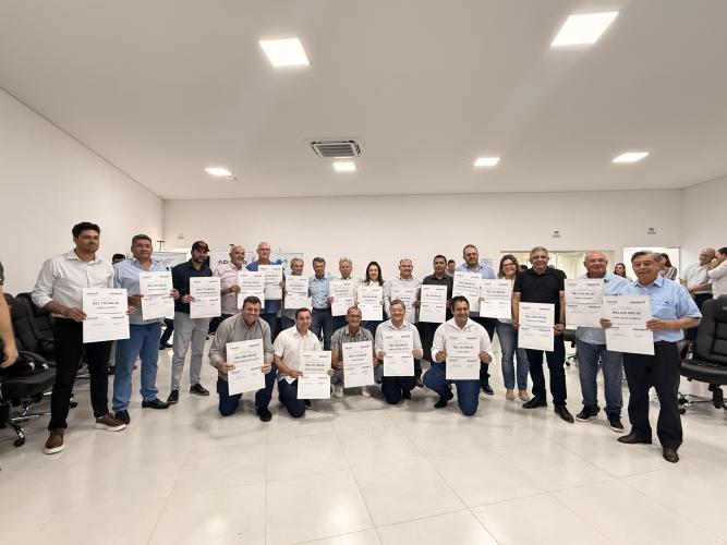 Convênios com prefeituras fortalecem transporte e renda no campo, afirma secretário Marcio Nunes