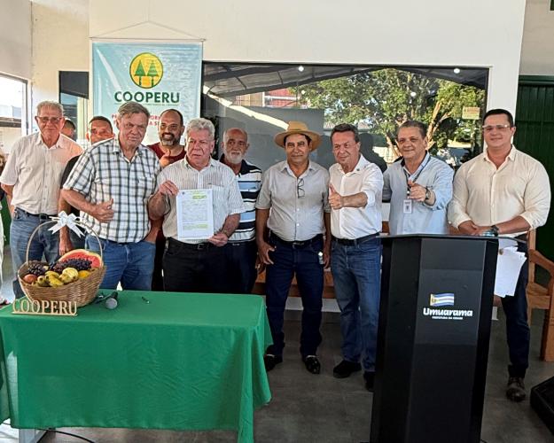 Secretário Marcio Nunes assina convênio em Umuarama para implantação de 40 estufas