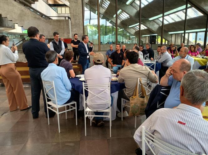 Agricultura paranaense vive bom momento, afirma Marcio Nunes durante encontro com cafeicultores