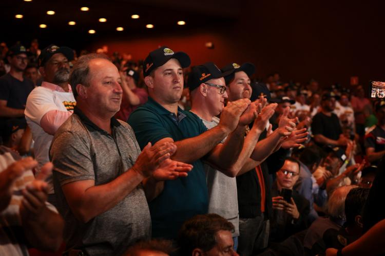 Prefeitos agradecem investimentos que fortalecem trafegabilidade nas estradas rurais e beneficiam agricultores familiares