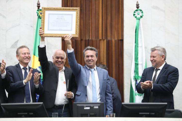 Alep realiza sessão solene em homenagem aos 70 anos do extensionismo público no Paraná