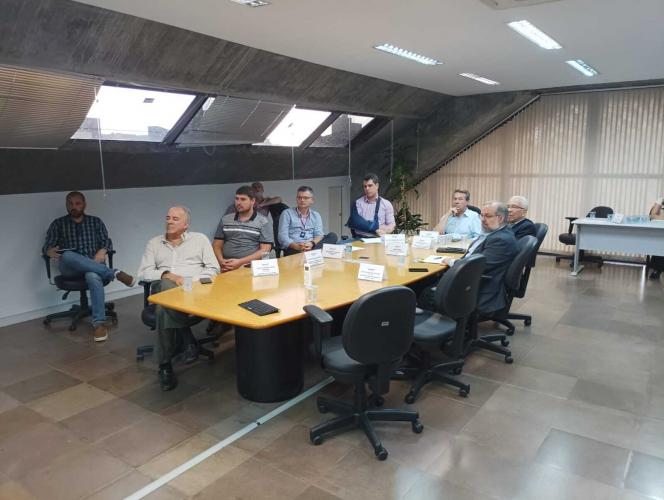 Secretário Marcio Nunes cobra agilidade na regulamentação da lei que defende produtores paranaenses de leite