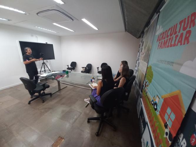 Visita internacional destaca o Programa Compra Direta Paraná como modelo de segurança alimentar